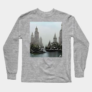 A city in the 1900's Long Sleeve T-Shirt